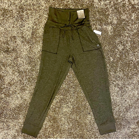 GapFit Brushed Tech Jersey Joggers Mid Rise - Picture 7 of 9